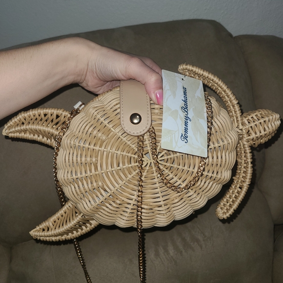 Tommy Bahama Tan Turtle Wicker Purse - Picture 1 of 5